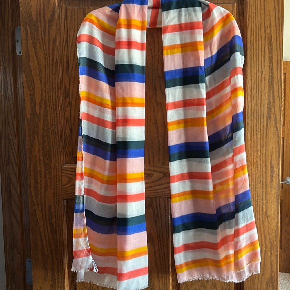 Bright striped scarf in excellent condition!